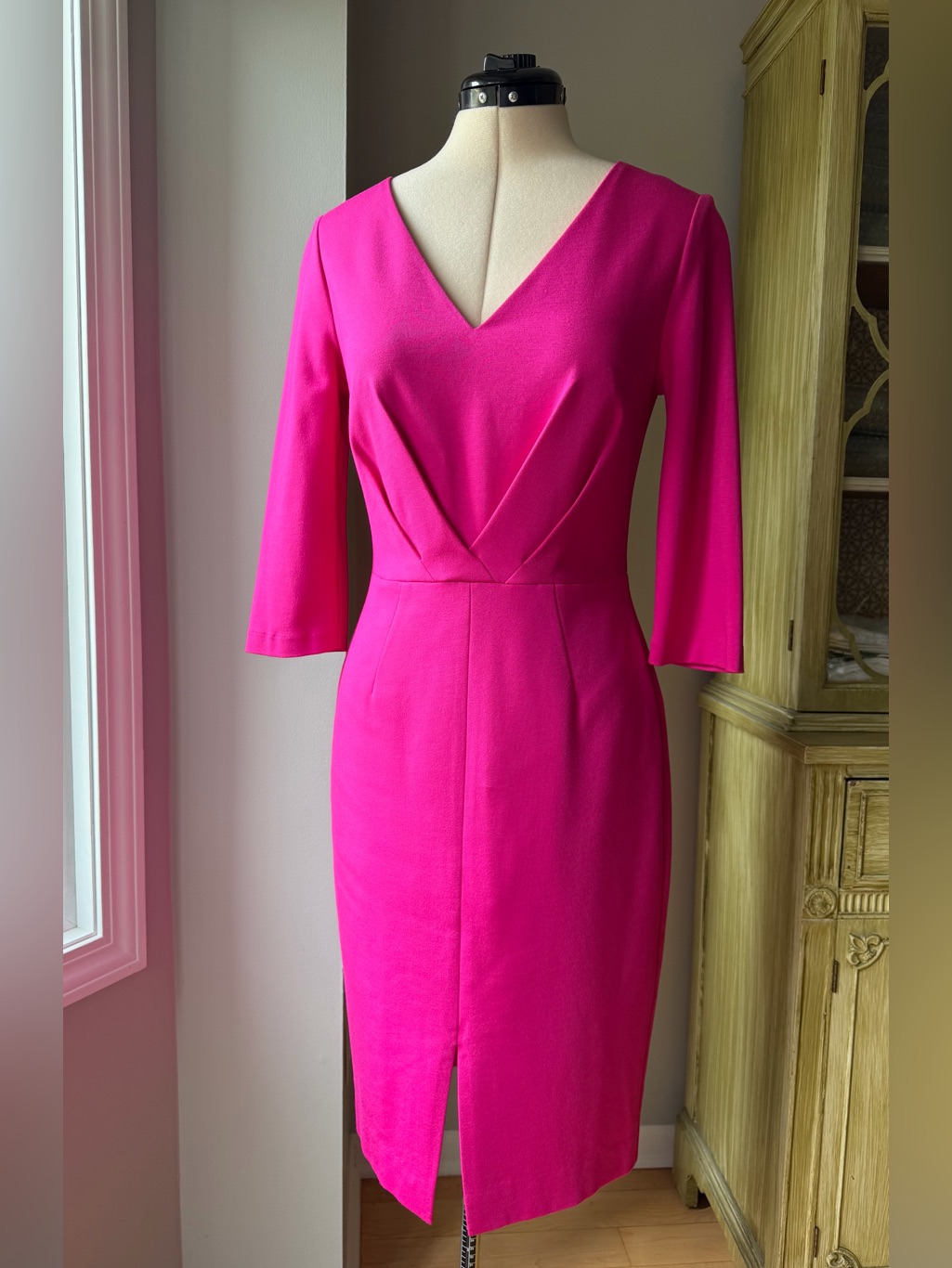 Trina Turk Sable V-Neck 3/4 Sleeve Sheath Dress